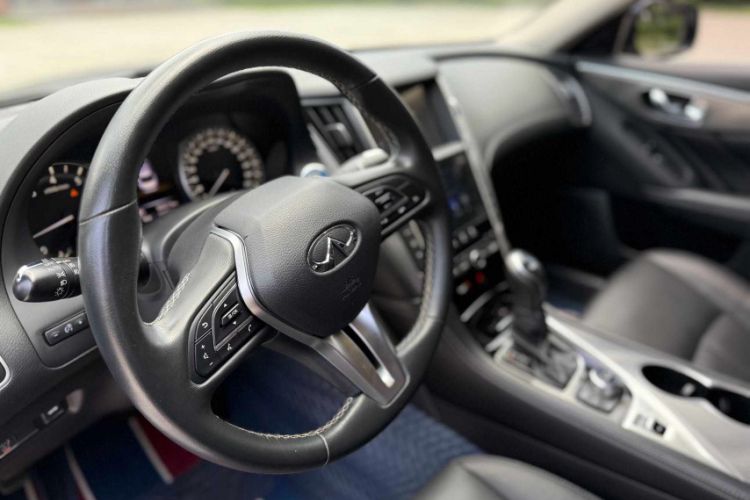 Used Infiniti Q50L 2018 2.0T Enjoyment Version China VI Standard Interior 5