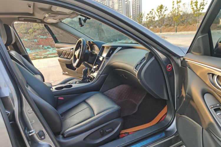 Used Infiniti Q50L 2018 2.0T Enjoyment Version China VI Standard Interior 6