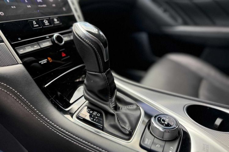Used Infiniti Q50L 2018 2.0T Enjoyment Version China VI Standard Interior 6