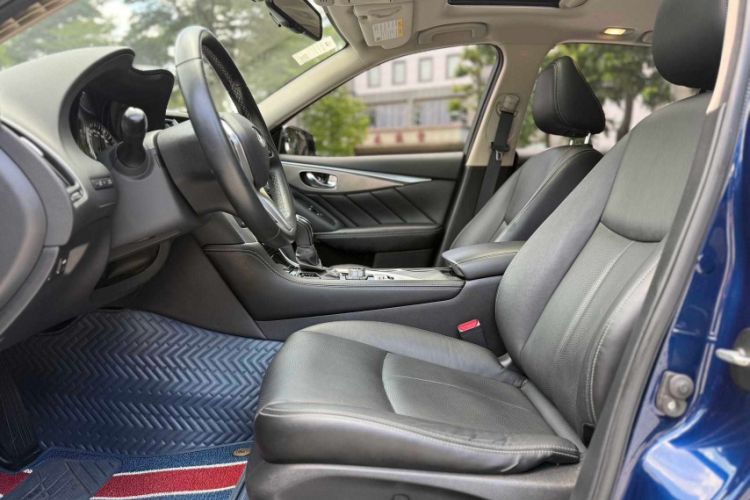 Used Infiniti Q50L 2018 2.0T Enjoyment Version China VI Standard Interior 7