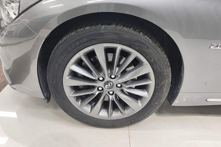 Used Infiniti Q50L 2018 2.0T Enjoyment Version China VI Standard Left Front Wheel Hub