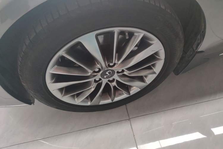 Used Infiniti Q50L 2018 2.0T Enjoyment Version China VI Standard Left Front Wheel Hub