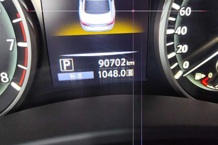 Used Infiniti Q50L 2018 2.0T Enjoyment Version China VI Standard Odometer Close Up