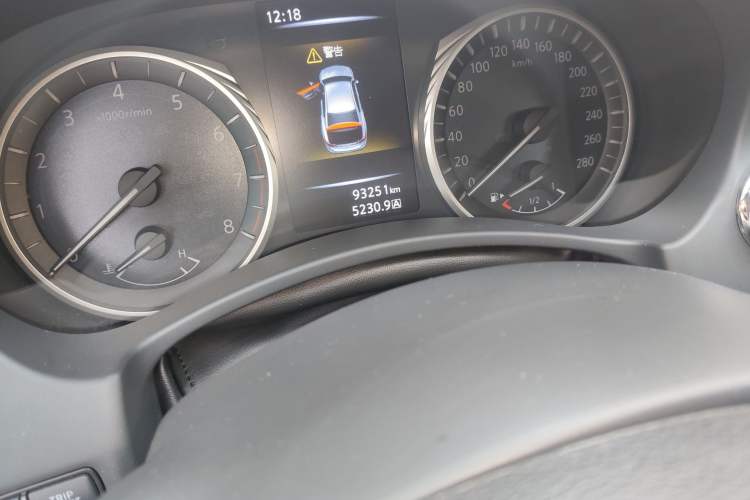 Used Infiniti Q50L 2018 2.0T Comfort Edition China VI Standard Odometer Close Up