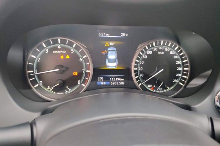 Used Infiniti Q50L 2018 2.0T Enjoyment Version China VI Standard Odometer Close Up