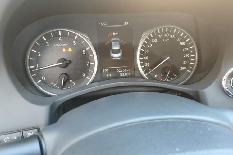 Used Infiniti Q50L 2018 2.0T Enjoyment Version China VI Standard Odometer Close Up