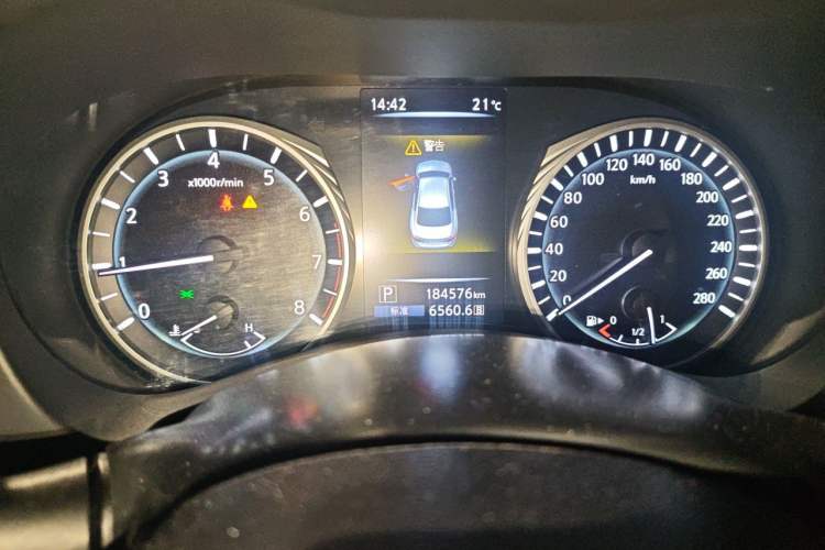 Used Infiniti Q50L 2018 2.0T Enjoyment Version China V Standard Odometer Close Up
