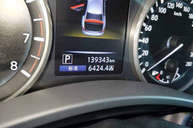 Used Infiniti Q50L 2018 2.0T Comfort Edition China VI Standard Odometer Close Up