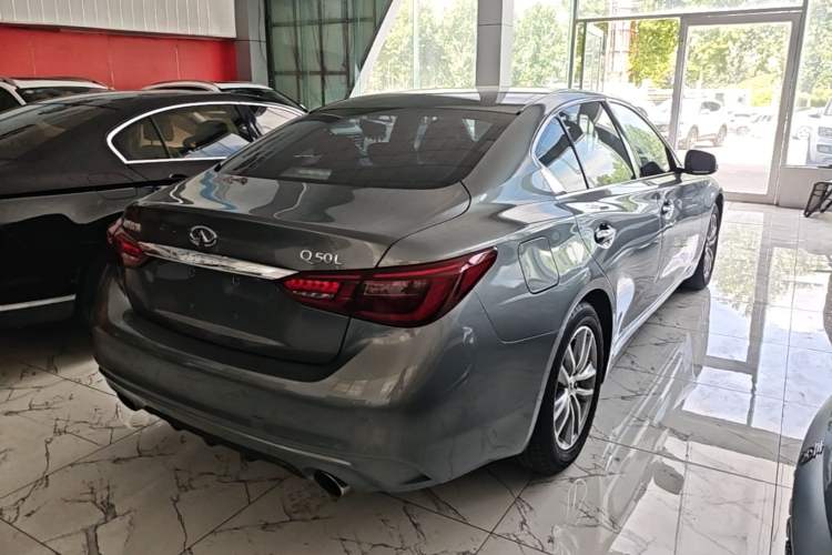 Used Infiniti Q50L 2018 2.0T Comfort Edition China VI Standard Rear Right 45 Deg