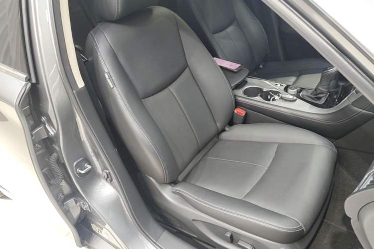 Used Infiniti Q50L 2018 2.0T Enjoyment Version China VI Standard Right Front Seat