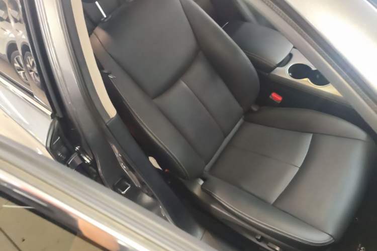 Used Infiniti Q50L 2018 2.0T Enjoyment Version China VI Standard Right Front Seat