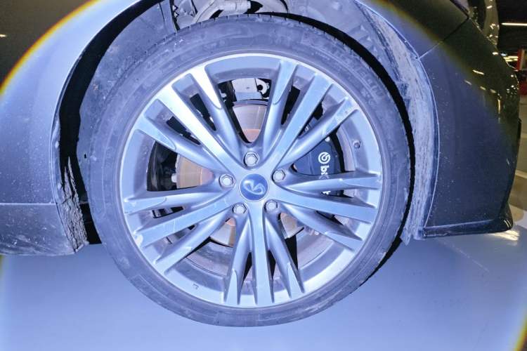 Used Infiniti Q50L 2018 2.0T Elite Sport Version China VI Standard Right Front Wheel Hub