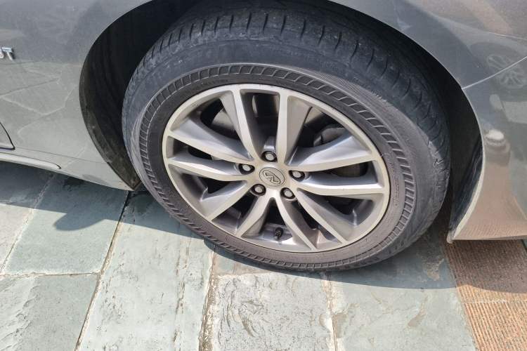 Used Infiniti Q50L 2018 2.0T Comfort Edition China VI Standard Right Front Wheel Hub