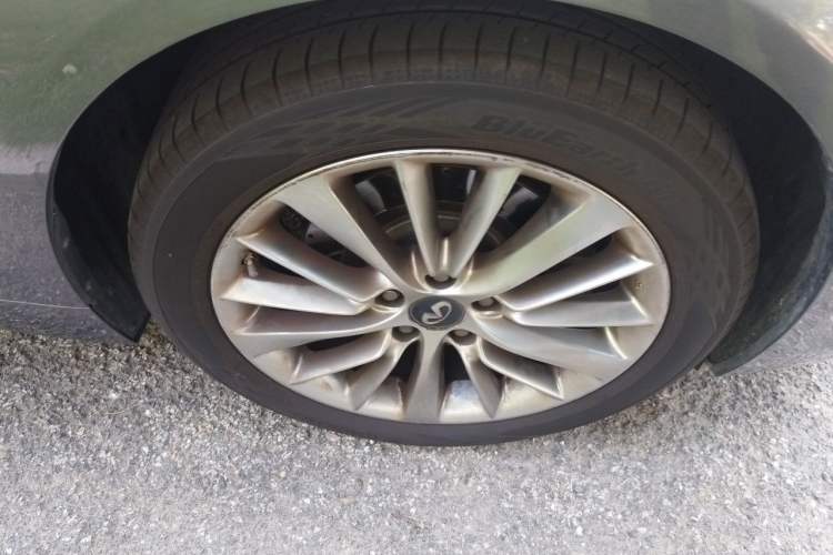 Used Infiniti Q50L 2018 2.0T Enjoyment Edition China V standard Right Front Wheel Hub
