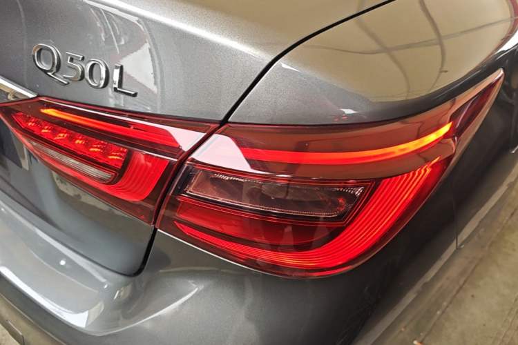 Used Infiniti Q50L 2018 2.0T Comfort Edition China VI Standard Right Rear Taillight
