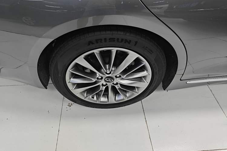 Used Infiniti Q50L 2018 2.0T Enjoyment Version China VI Standard Right Rear Wheel Hub