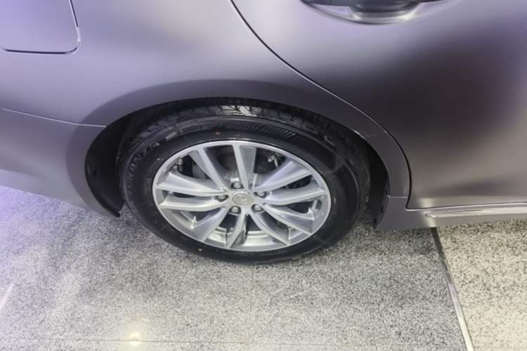 Used Infiniti Q50L 2018 2.0T Comfort Edition China VI Standard Right Rear Wheel Hub