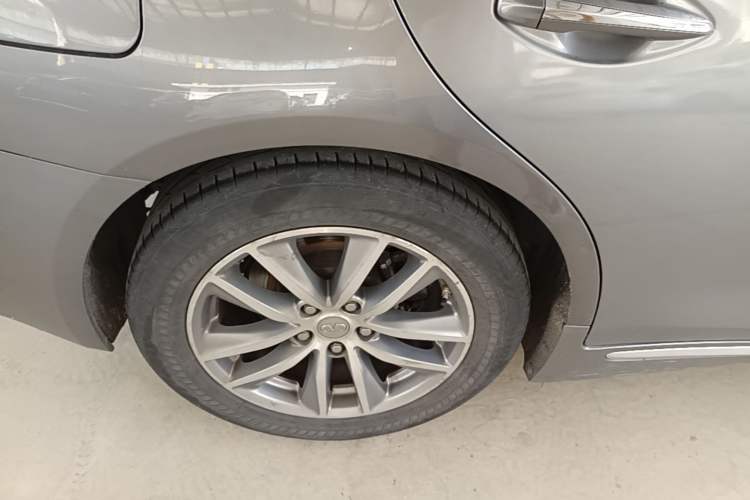 Used Infiniti Q50L 2018 2.0T Comfort Edition China VI Standard Right Rear Wheel Hub