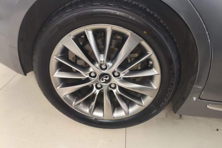 Used Infiniti Q50L 2018 2.0T Enjoyment Version China VI Standard Right Rear Wheel Hub