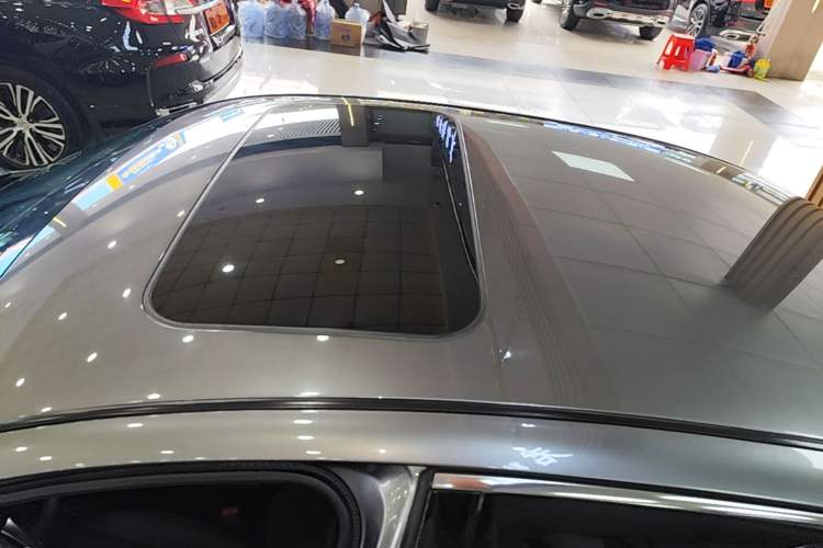 Used Infiniti Q50L 2018 2.0T Enjoyment Version China VI Standard Roof