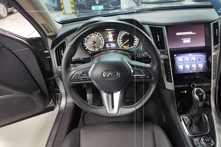 Used Infiniti Q50L 2018 2.0T Enjoyment Version China VI Standard Steering Wheel