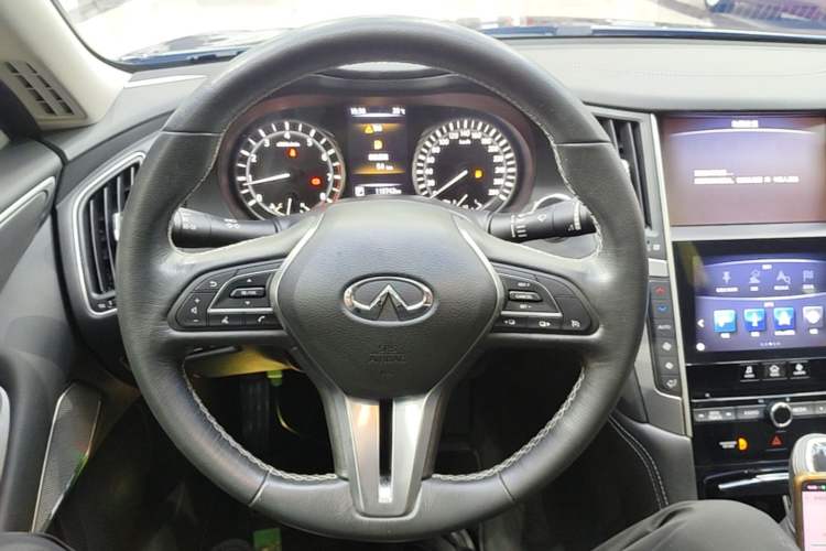 Used Infiniti Q50L 2018 2.0T Enjoyment Version China VI Standard Steering Wheel