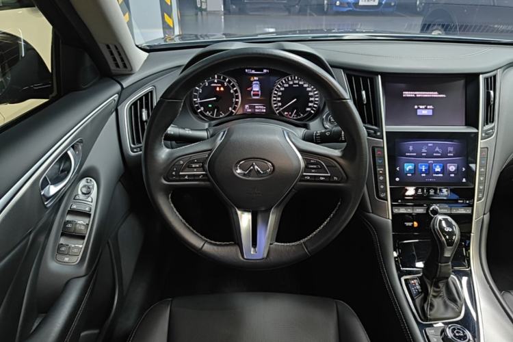 Used Infiniti Q50L 2018 2.0T Enjoyment Version China VI Standard Steering Wheel