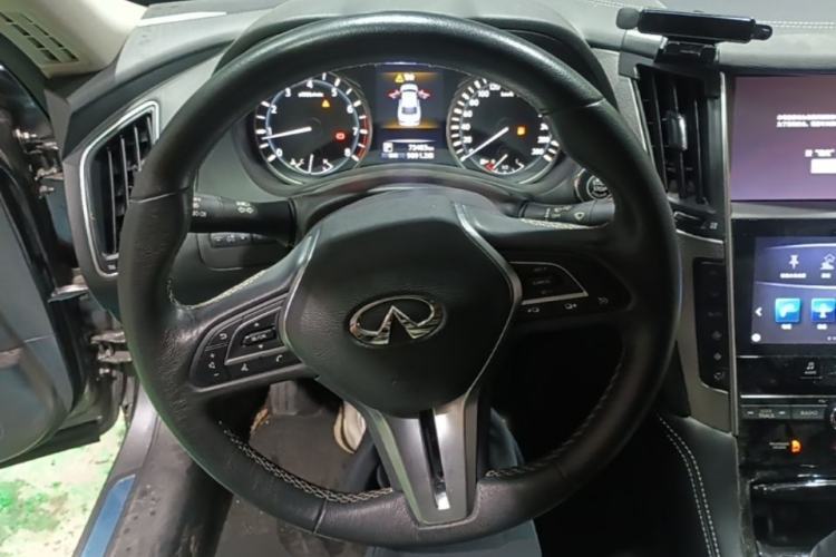 Used Infiniti Q50L 2018 2.0T Enjoyment Version China VI Standard Steering Wheel