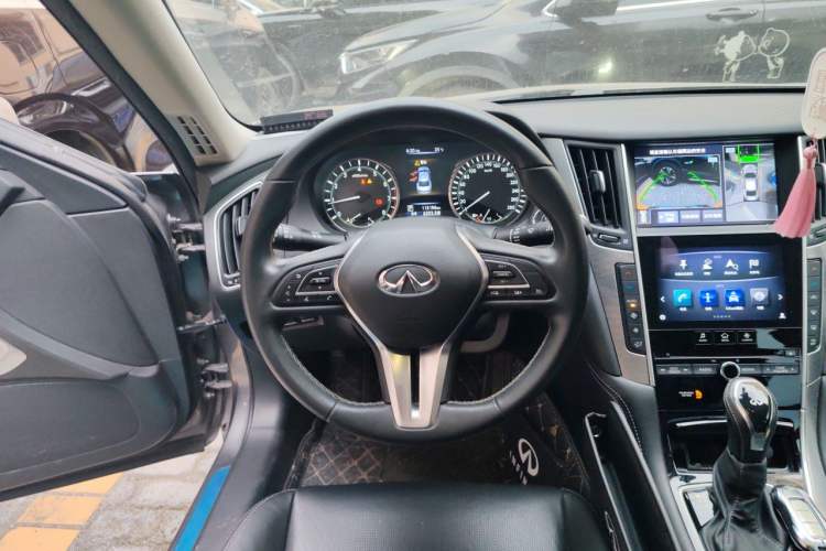 Used Infiniti Q50L 2018 2.0T Enjoyment Version China VI Standard Steering Wheel