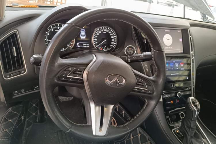 Used Infiniti Q50L 2018 2.0T Comfort Edition China VI Standard Steering Wheel