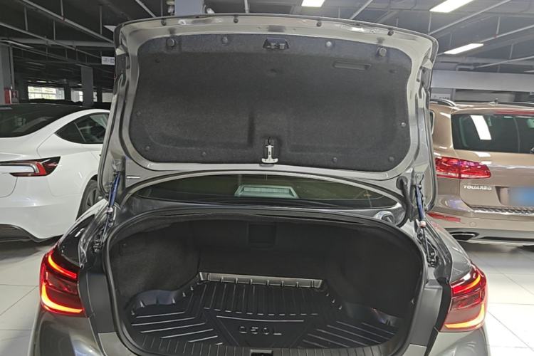 Used Infiniti Q50L 2018 2.0T Enjoyment Version China VI Standard Trunk