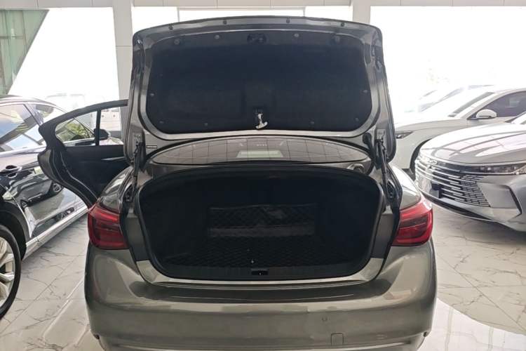 Used Infiniti Q50L 2018 2.0T Comfort Edition China VI Standard Trunk