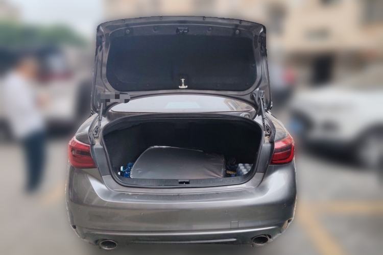 Used Infiniti Q50L 2018 2.0T Enjoyment Version China VI Standard Trunk