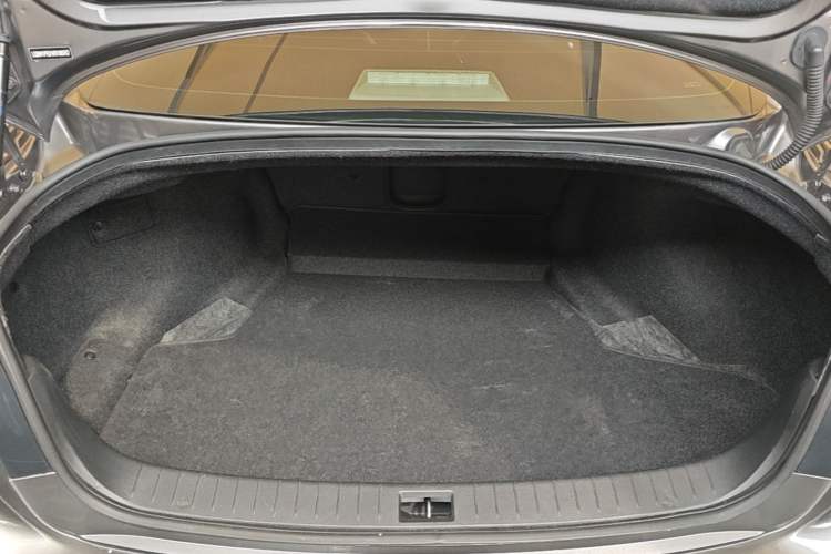 Used Infiniti Q50L 2018 2.0T Comfort Edition China VI Standard Trunk