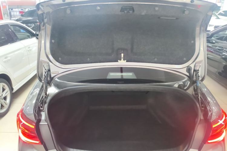 Used Infiniti Q50L 2018 2.0T Enjoyment Version China VI Standard Trunk