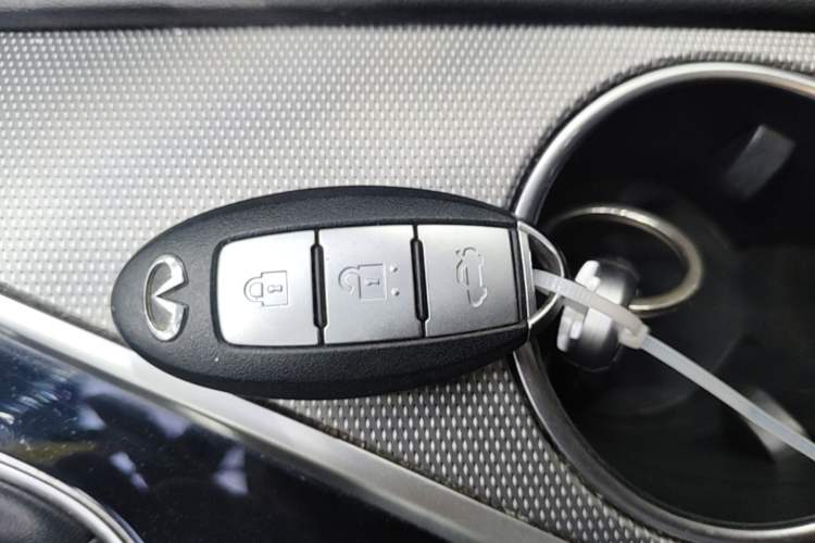 Used Infiniti Q50L 2018 2.0T Enjoyment Version China VI Standard Vehicle Key