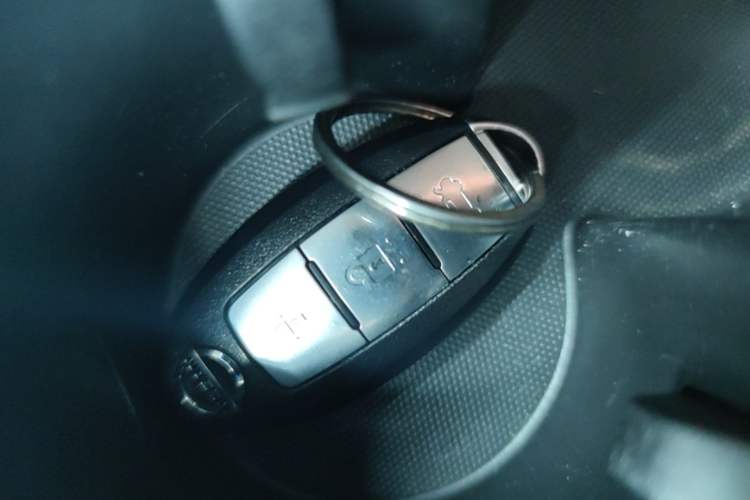 Used Infiniti Q50L 2018 2.0T Enjoyment Version China VI Standard Vehicle Key