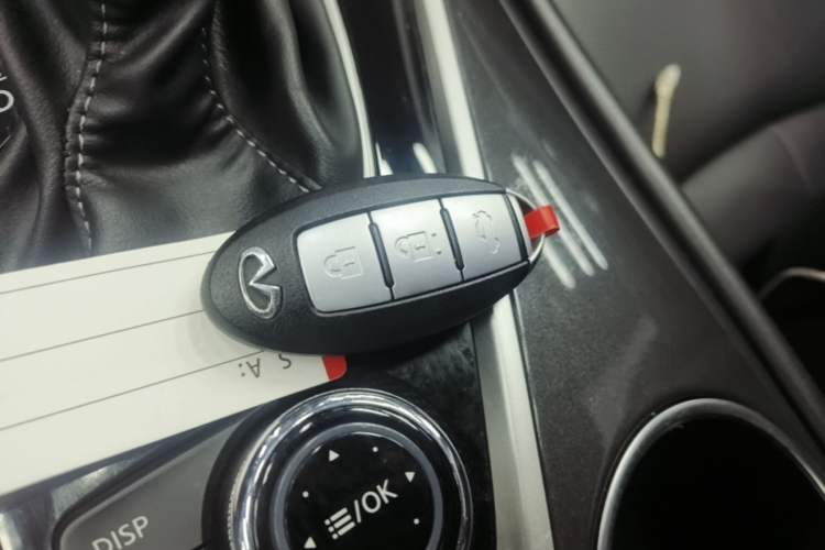 Used Infiniti Q50L 2018 2.0T Comfort Edition China VI Standard Vehicle Key