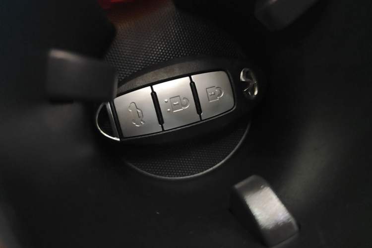 Used Infiniti Q50L 2018 2.0T Enjoyment Version China VI Standard Vehicle Key