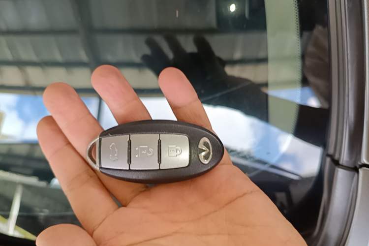 Used Infiniti Q50L 2018 2.0T Comfort Edition China VI Standard Vehicle Key