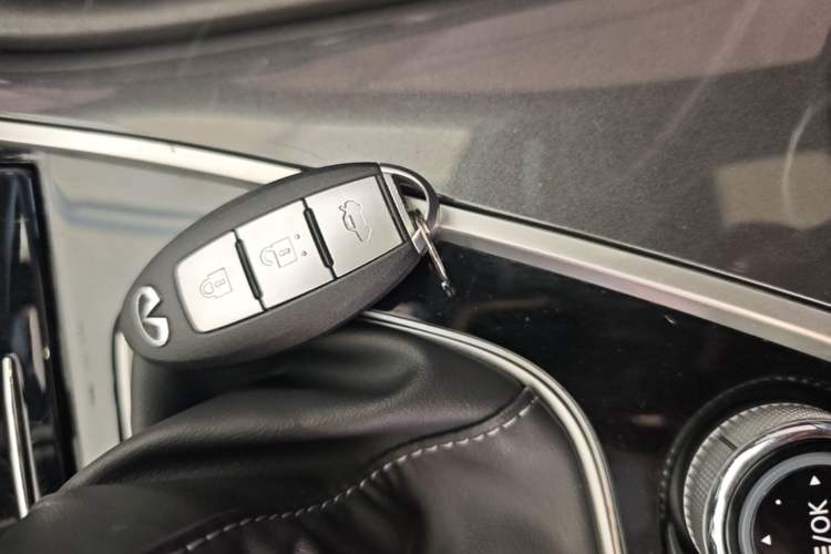 Used Infiniti Q50L 2018 2.0T Comfort Edition China VI Standard Vehicle Key