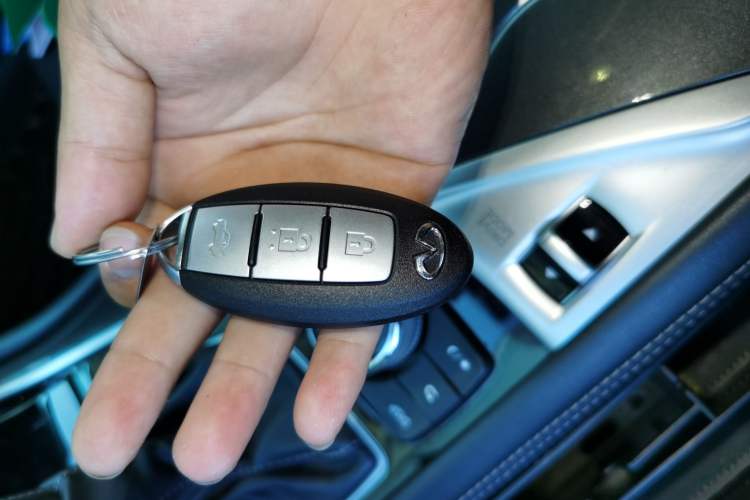 Used Infiniti Q50L 2018 2.0T Comfort Edition China VI Standard Vehicle Key