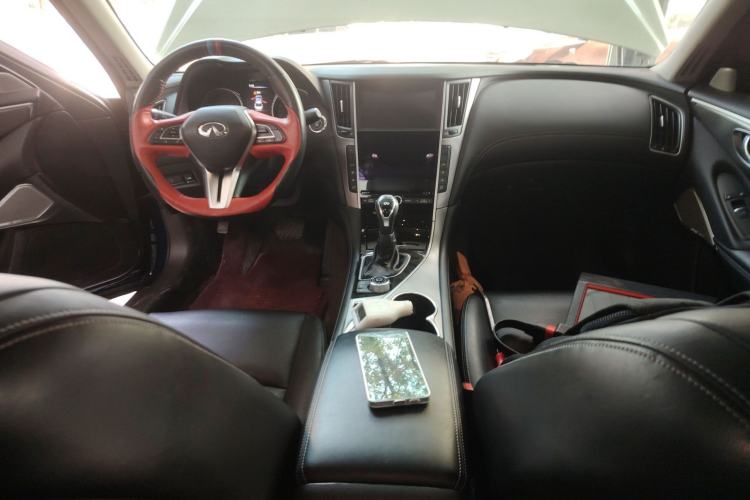 Used Infiniti Q50L 2018 2.0T Enjoyment Edition China V standard Center Console