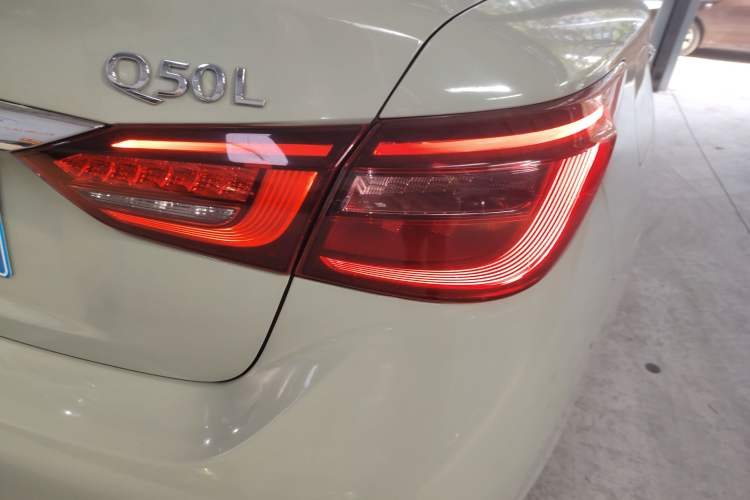 Used Infiniti Q50L 2018 2.0T Enjoyment Edition China V standard Right Rear Taillight