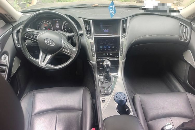 Used Infiniti Q50L 2018 2.0T Enjoyment Edition China V standard Center Console