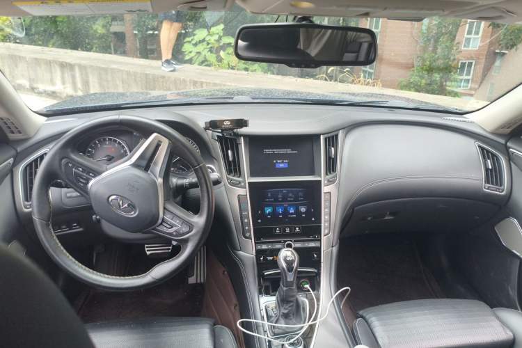 Used Infiniti Q50L 2018 2.0T Elite Sport Version China V Standard Center Console