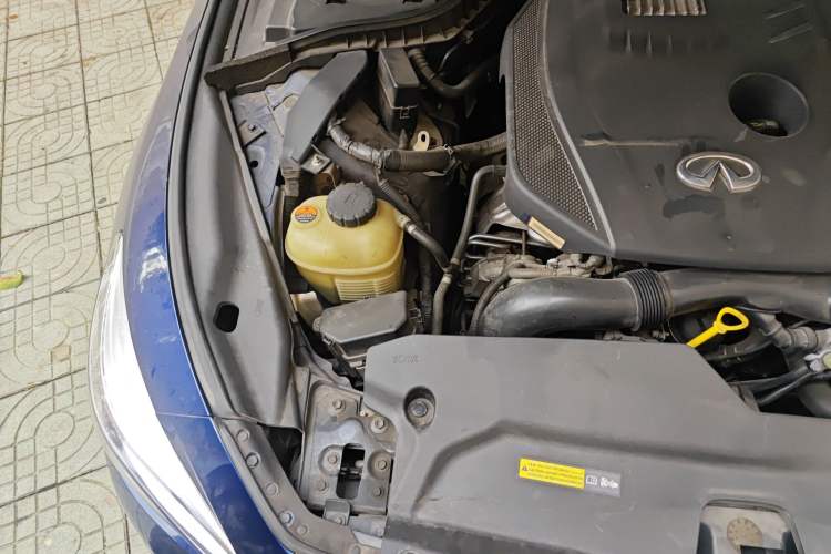 Used Infiniti Q50L 2018 2.0T Comfort Edition China VI Standard Engine Bay Right