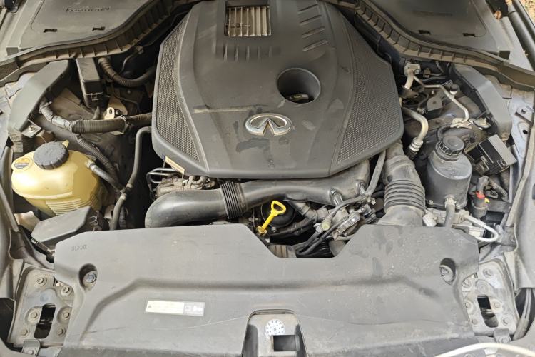 Used Infiniti Q50L 2018 2.0T Comfort Edition China VI Standard Engine Bay