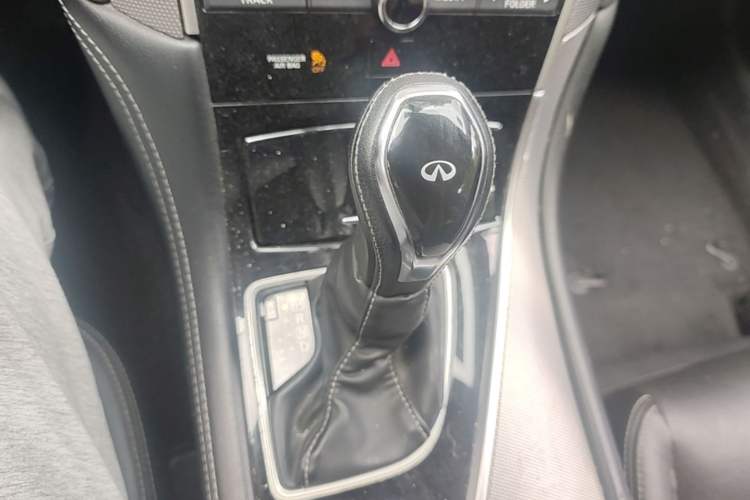 Used Infiniti Q50L 2018 2.0T Enjoyment Edition China V standard Gear Lever