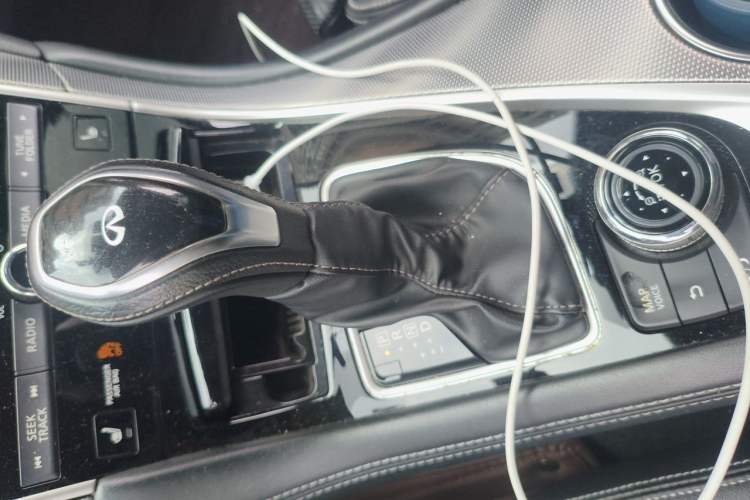 Used Infiniti Q50L 2018 2.0T Elite Sport Version China V Standard Gear Lever
